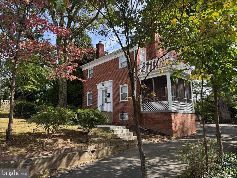 6020 Langston Blvd. in Arlington, VA - Building Photo