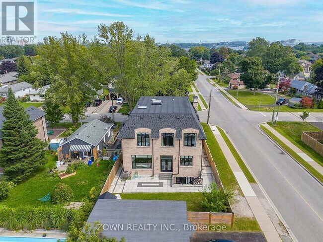 property at 736 Hillview Crescent