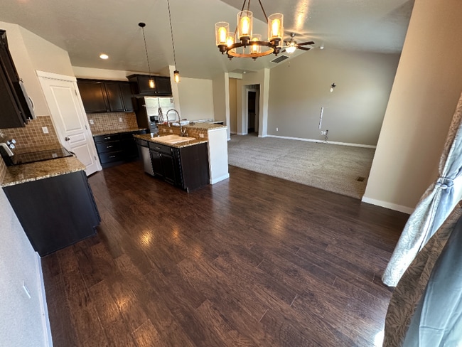 745 SW Panner St in Mountain Home, ID - Foto de edificio - Building Photo