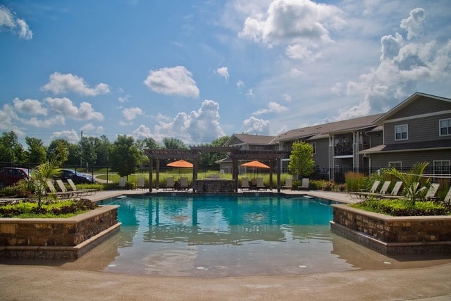The Manor Homes of Eagle Glen in Raymore, MO - Foto de edificio - Building Photo