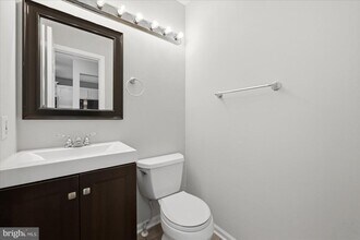 6562 Old Carriage Ln in Alexandria, VA - Building Photo - Building Photo