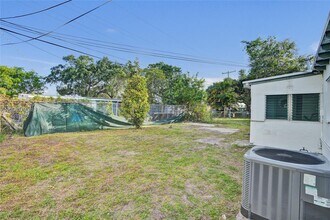 2100 Service Rd in Opa Locka, FL - Building Photo - Building Photo