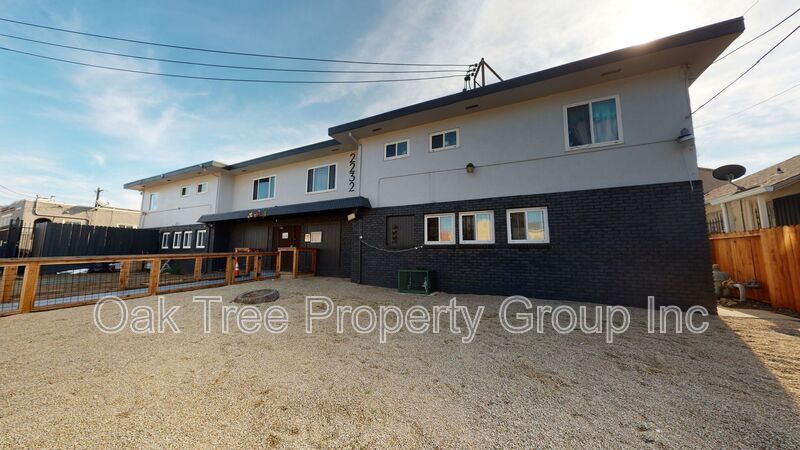2232 Seminary Ave in Oakland, CA - Building Photo
