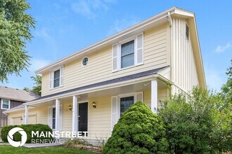 1105 NE Ridgeview Dr in Lee's Summit, MO - Foto de edificio - Building Photo