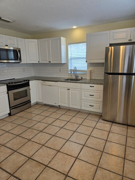 1630 Redwood St in Sarasota, FL - Building Photo