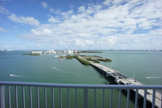 Navette on the Bay in Miami, FL - Building Photo - Building Photo