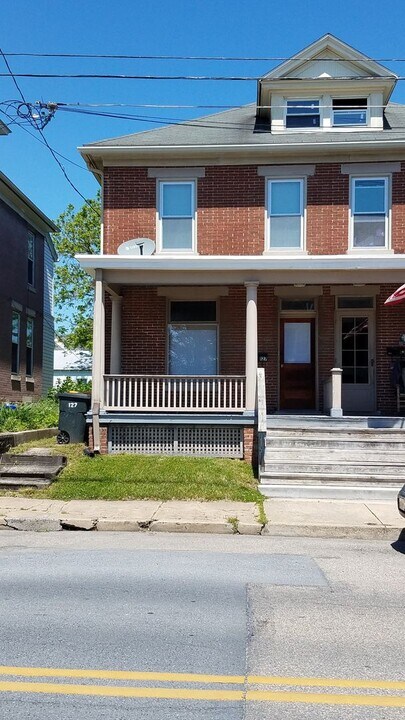 125 W 3rd St, Unit 127 W. Third Street in Waynesboro, PA - Building Photo