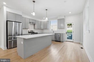 222 Hermitage St in Philadelphia, PA - Building Photo - Building Photo