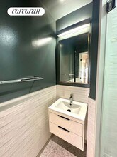 324 W 47th St in New York, NY - Building Photo - Building Photo