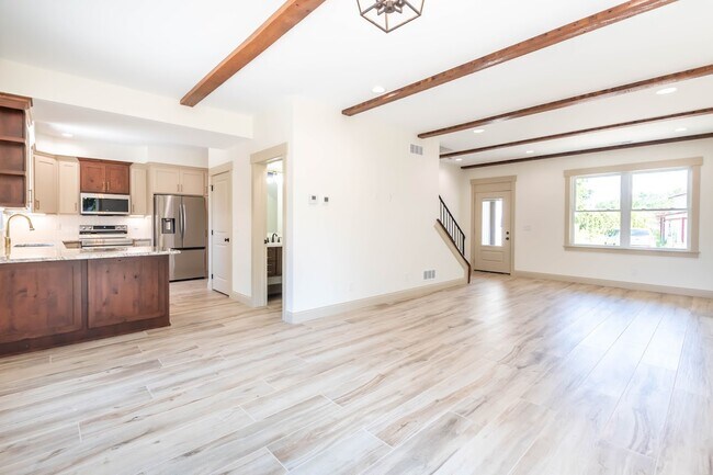 261 Gay St, Unit B in Plain City, OH - Foto de edificio - Building Photo