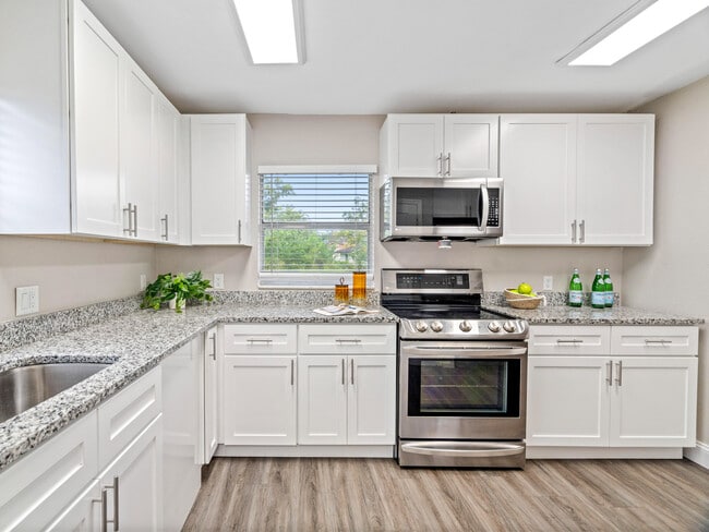 308 Hickory St in Plant City, FL - Building Photo - Building Photo