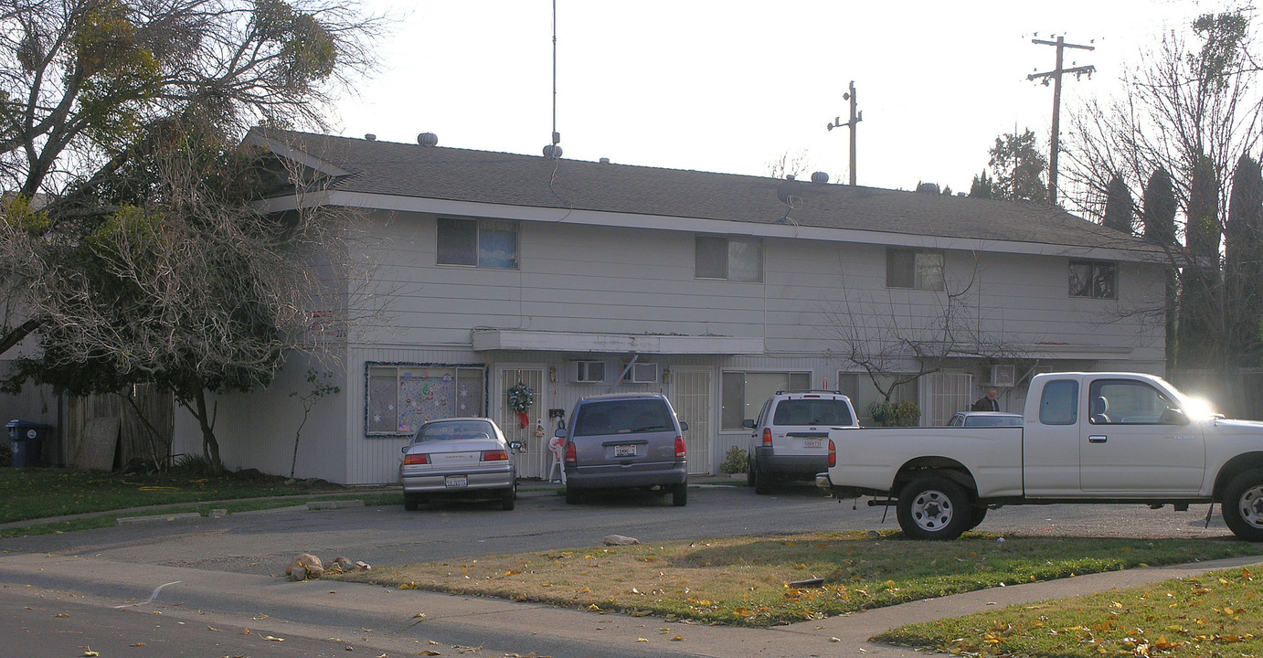 270 Montrose Dr in Folsom, CA - Foto de edificio