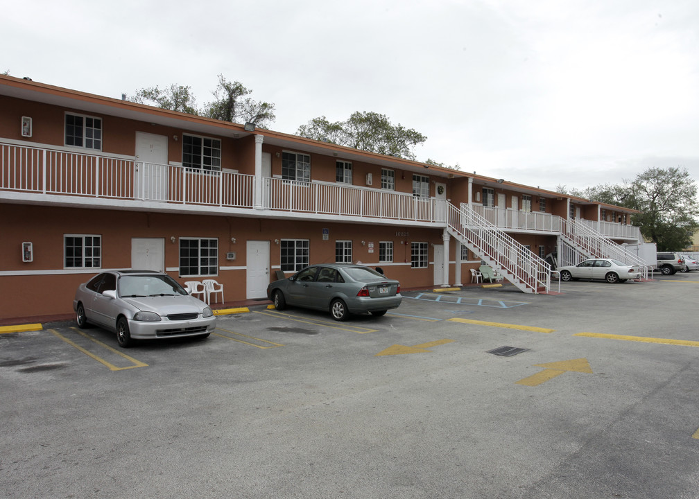 Kendall Oaks Apartments in Miami, FL - Building Photo