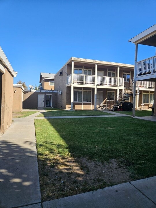 740 Illinois Ave in Los Banos, CA - Building Photo