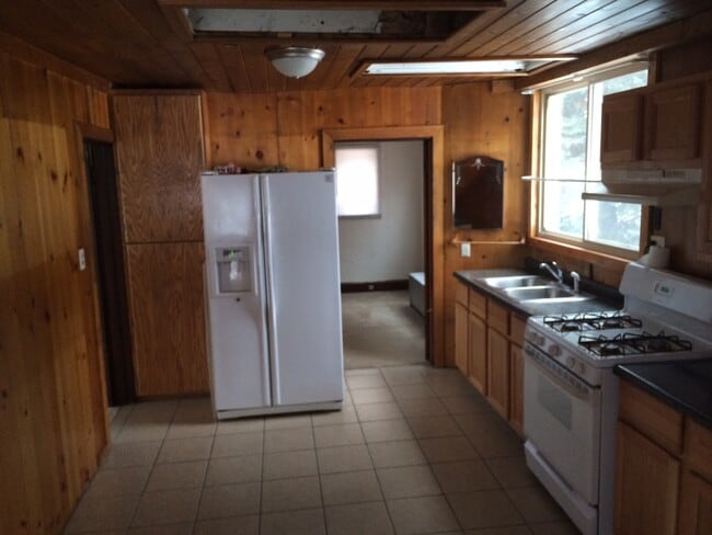 401 E Ryan Rd in Oak Creek, WI - Foto de edificio - Building Photo