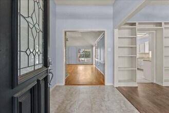 2422 Fairwind Dr in Houston, TX - Building Photo - Building Photo