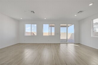 8532 W Agate Ave in Las Vegas, NV - Foto de edificio - Building Photo