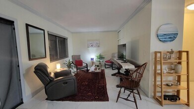 3701 Tyler St, Unit 114 in Hollywood, FL - Foto de edificio - Building Photo