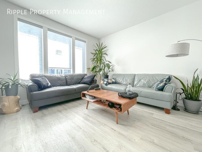 property at 14 Emberside Holw