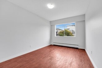 Colonial House Apartments in New Westminster, BC - Building Photo - Building Photo