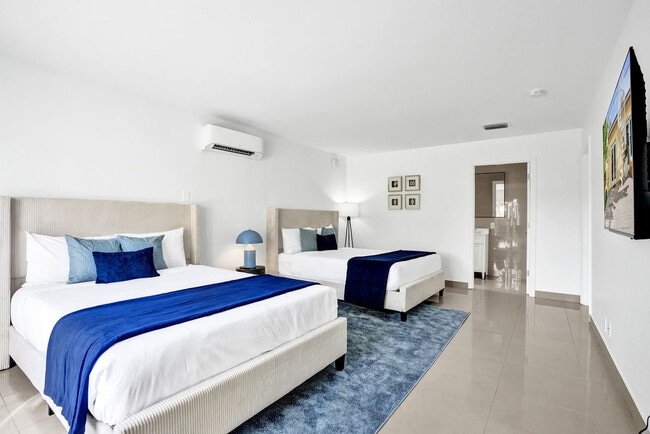 property at 905 N Federal Hwy