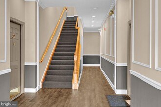 60 Kyle Way in Ewing Township, NJ - Building Photo - Building Photo