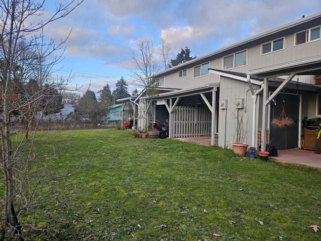88096 6th St in Veneta, OR - Foto de edificio - Building Photo