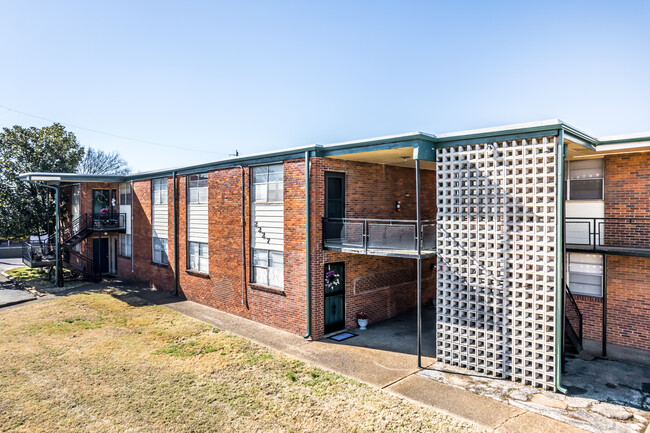 2227 Airways Blvd in Memphis, TN - Building Photo - Building Photo