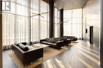 3900 Confederation Pkwy in Mississauga, ON - Building Photo - Building Photo