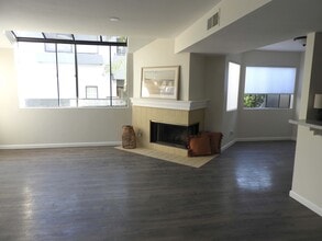 1109 Tivoli Ln in Simi Valley, CA - Foto de edificio - Building Photo