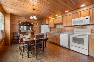 2 Traynor St in Old Orchard Beach, ME - Building Photo - Building Photo