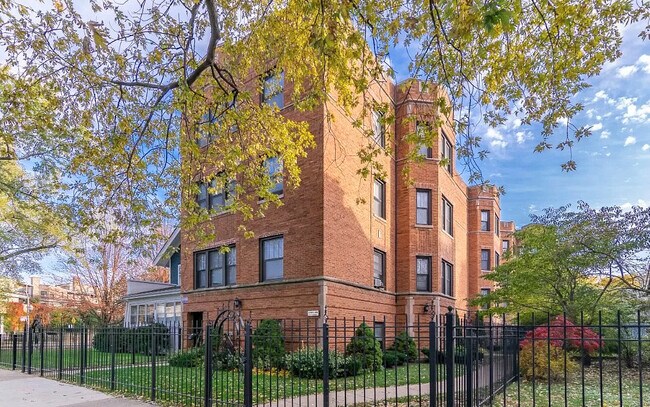 property at 1507 W Sherwin Ave