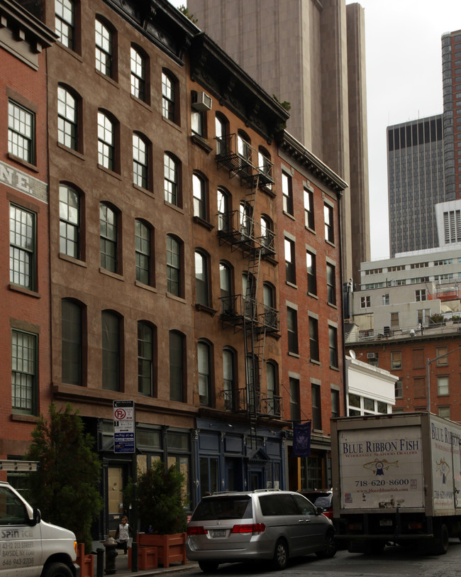 157 Duane St in New York, NY - Building Photo - Building Photo