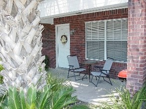 Sabal Court Apartments in Harlingen, TX - Foto de edificio - Building Photo