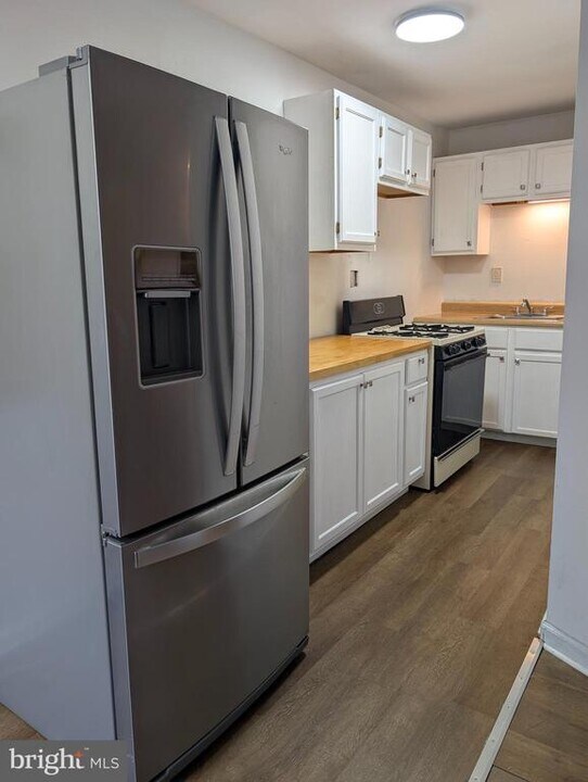 306 Columbia Blvd in Cherry Hill Township, NJ - Building Photo