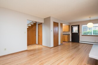 Claudia Arms in Portland, OR - Building Photo - Building Photo