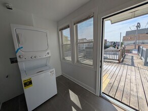 3048 N Milwaukee Ave in Chicago, IL - Building Photo - Building Photo