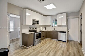 6039 SW 38th St in Miramar, FL - Building Photo - Building Photo