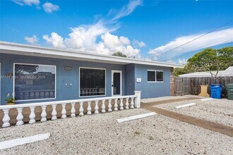 3241 NE 17th Ave in Oakland Park, FL - Building Photo - Building Photo