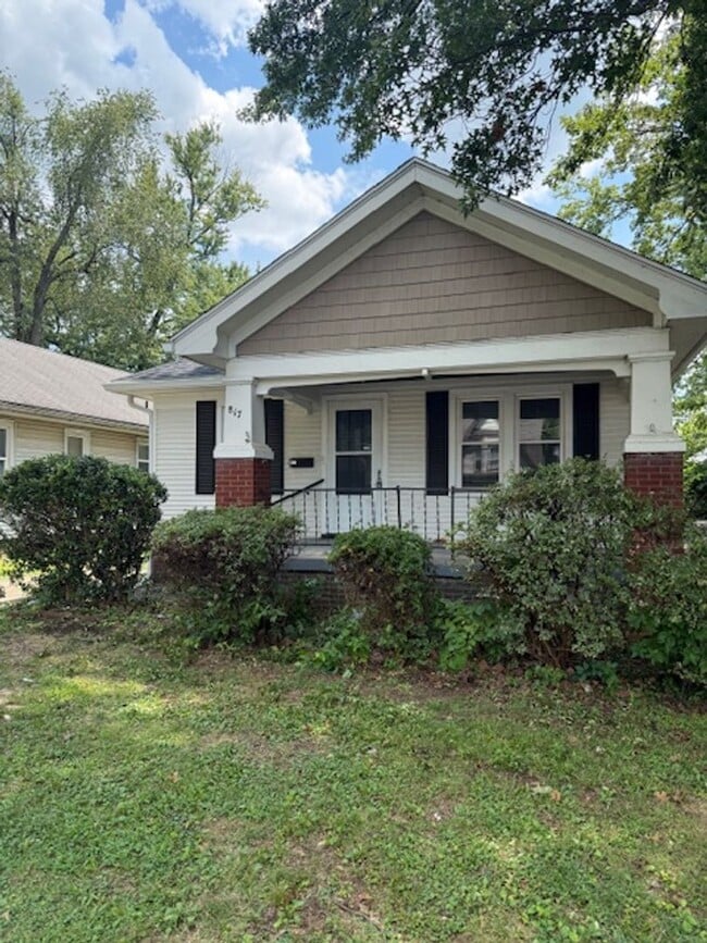 property at 817 E Riverside Dr