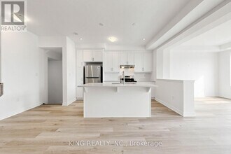 106 Yorkshire Dr in Barrie, ON - Building Photo - Building Photo