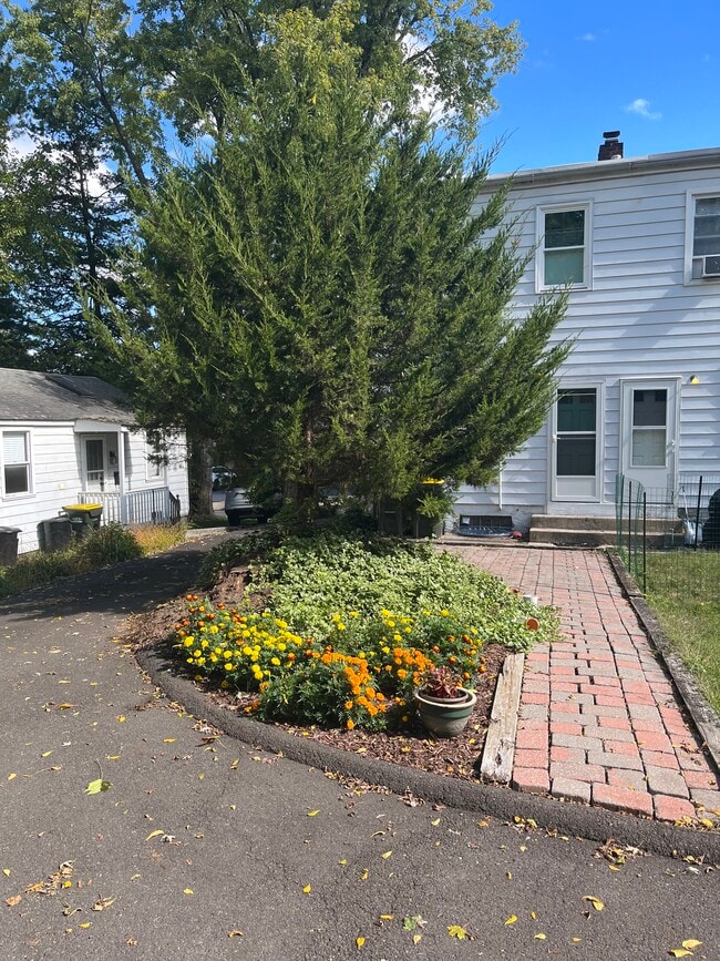 136 N Green St in Langhorne, PA - Building Photo - Building Photo