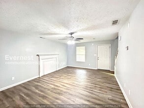 3015 Garnet Way in College Park, GA - Foto de edificio - Building Photo