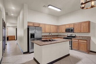 8225 Cabin Springs Ave in Las Vegas, NV - Building Photo - Building Photo