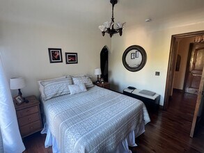 2034 Gillespie St in Santa Barbara, CA - Foto de edificio - Building Photo