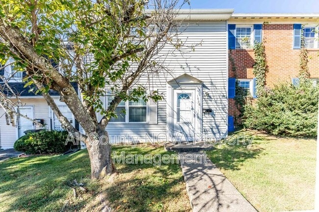 property at 1438 Cottonwood Ct