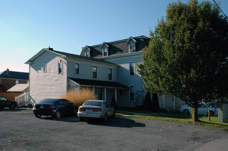 1639 Newport Ave in Northampton, PA - Foto de edificio - Building Photo