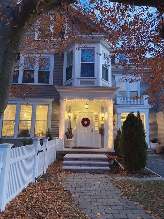 930 Watertown St in Newton, MA - Building Photo
