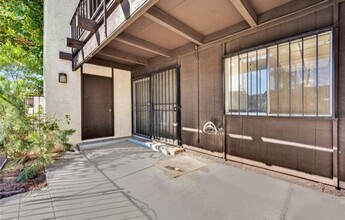 1405 Vegas Valley Dr, Unit 223 in Las Vegas, NV - Building Photo - Building Photo