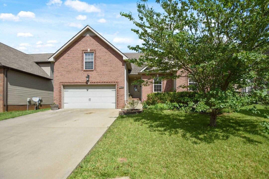 3713 Windhaven Ct in Clarksville, TN - Building Photo